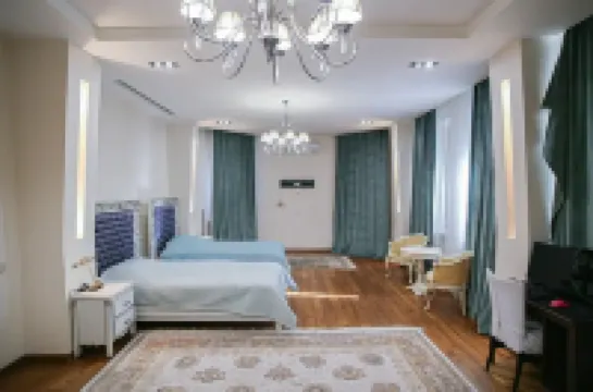 卡利·納迪羅娃別墅