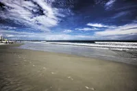 Pet-Friendly Daytona Beach Home, Walk to the Ocean