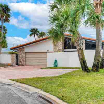 Cocoa Beach House on Banana River Walk to Ocean! Hotel Exterior