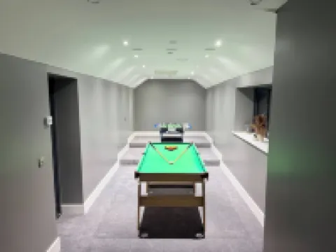 บ้านหรู 5 ห้องนอน 3 ห้องน้ำ ห้องเกม ที่จอดรถ โรงแรมใน