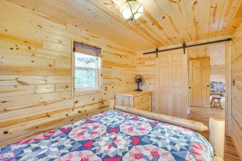 Lakefront Cabin w/ Dock, Fire Pits in Danbury! - Wifi