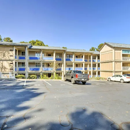 Keowee Keys Condo w/ Resort Amenities Access!