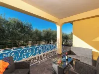Holiday House with Pool Villa Seabird Hotels in Stifanici
