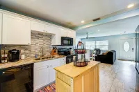 3 Mi to Barefoot Beach! Haven w/ Pet-friendly Yard - Homestays