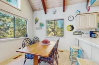 2BR Dog-friendly Cabin w/ Lake Views - 3-Star