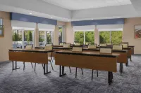 Hampton Inn  Suites by Hilton Long Island Farmingdale