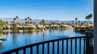 The Chateau at Lake la Quinta - Mountain view