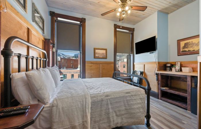 Historic Iron Horse Inn - Deadwood