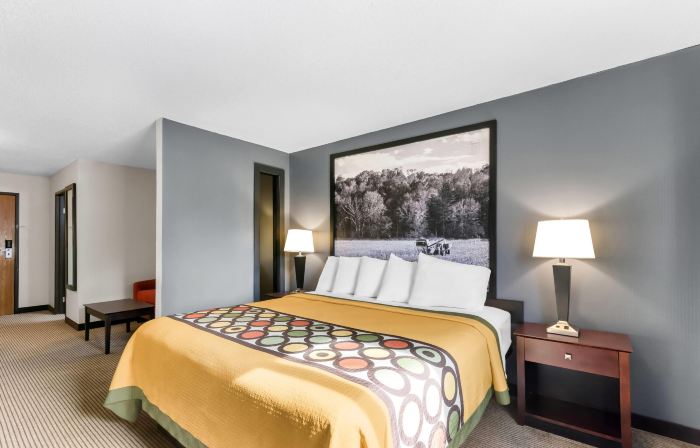 Super 8 by Wyndham Bloomington University Area