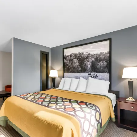 Super 8 by Wyndham Bloomington University Area