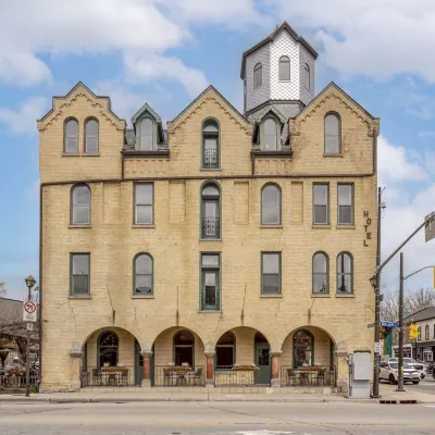 The Arlington Hotel, BW Signature Collection Hotels near Market Square