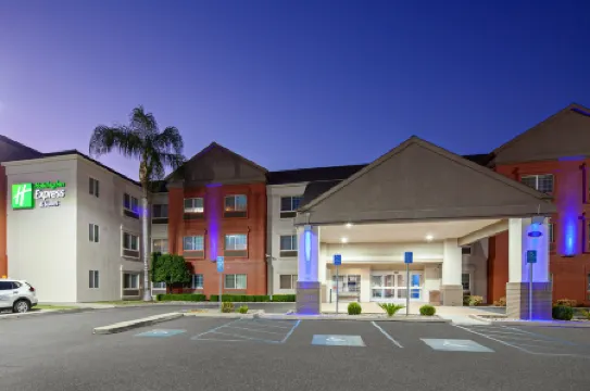 Holiday Inn Express & Suites TULARE by IHG