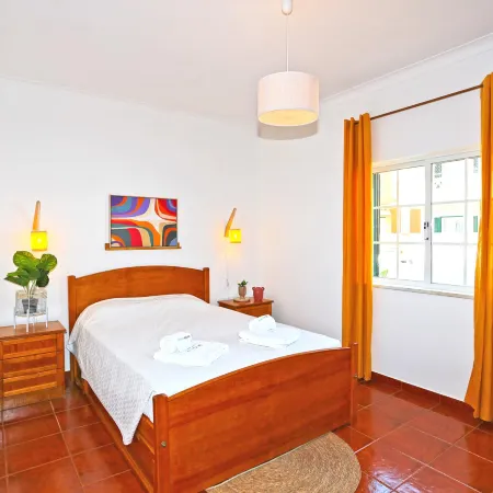 U 01 - Bedroom 1 in Casa Quinta Estação Отели рядом с достопримечательностью «Пляж Луш»