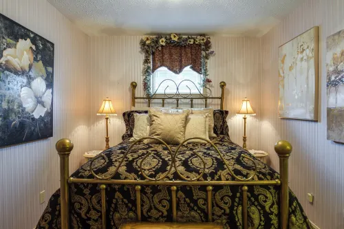Large & Private Guest House Apt w/ Patio + Views! - Apartments