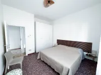 Seafront apartment with private parking - Apartments