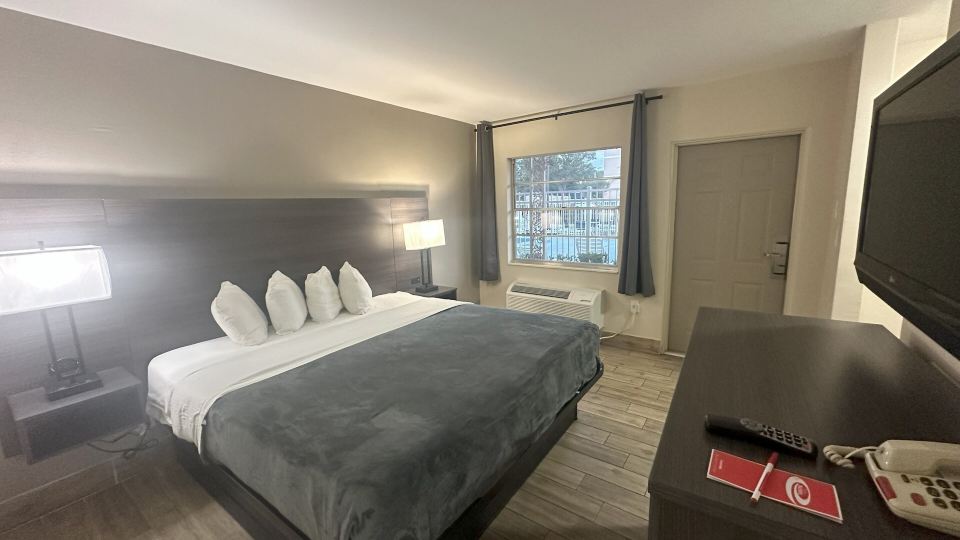 Econo Lodge St Petersburg Central