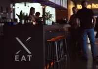 X Hotel - bar