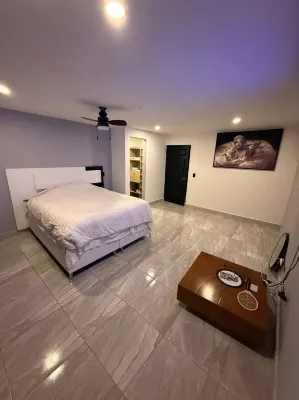 Villa with Spectacular Medellin View with Pool and Mini Basket-Futbol Field