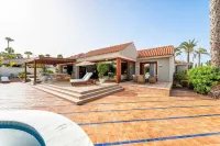 Bungalow in Maspalomas Near Golf & Beach - Bathtub