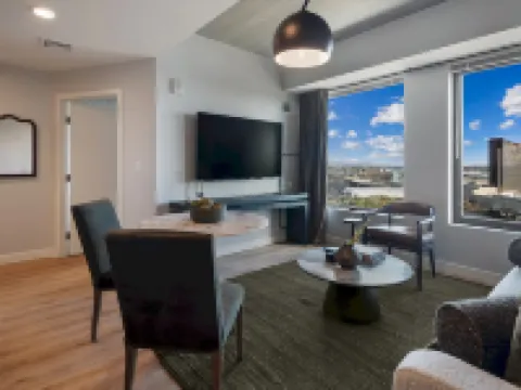 Stylish 1BR in Assembly Square | Pool, Gym & Views Hotels in Somerville