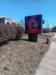 Studio 6 Suites Louisville KY  Airport Expo Center - Parkplatz