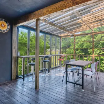 Ganghwa Yasaenghwacafe Pension Отели рядом с достопримечательностью «Хвадо-тондэ»