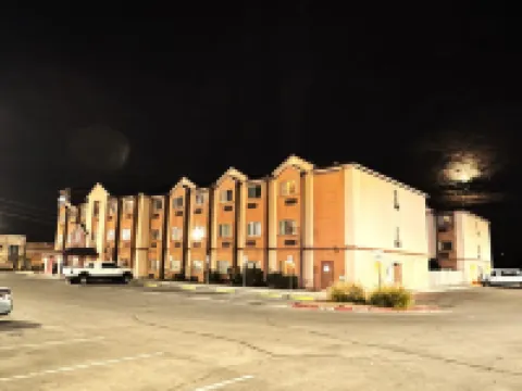 Baymont by Wyndham Las Vegas South Strip Hotels near Bass Pro Shops