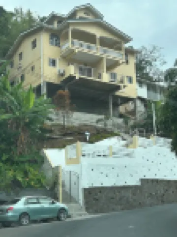 Tropical Apartment- Charming 1-Bedroom Apartment Overlooking Soufriere Town. Hotels in 
