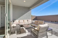 Serene Outdoor Space: Group Getaway in Maricopa! - 3-Star