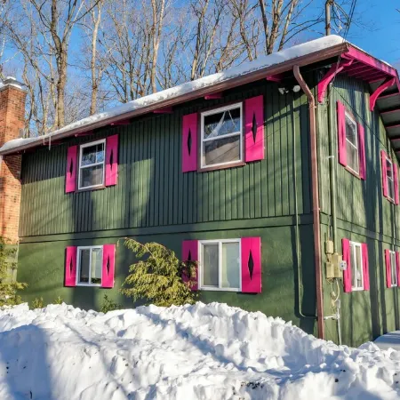 Pet Friendly Secluded 5Br Poconos Lake Retreat with Beach and Skiing