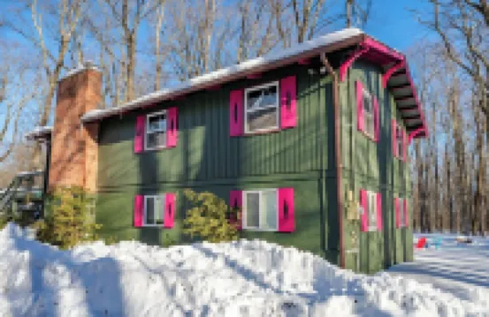 Secluded Poconos 5Br Lake Retreat with Beach Access and Skiing