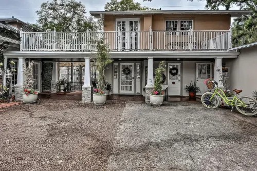 Park Place Inn and Cottages - parking