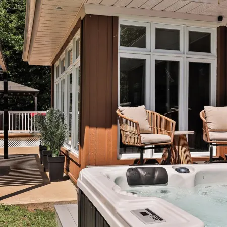 LAKEFRONT CHALET/FAMILY HOME- beautiful water views, hot tub, outdoor activities