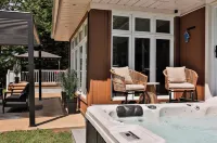 LAKEFRONT CHALET/FAMILY HOME- beautiful water views, hot tub, outdoor activities