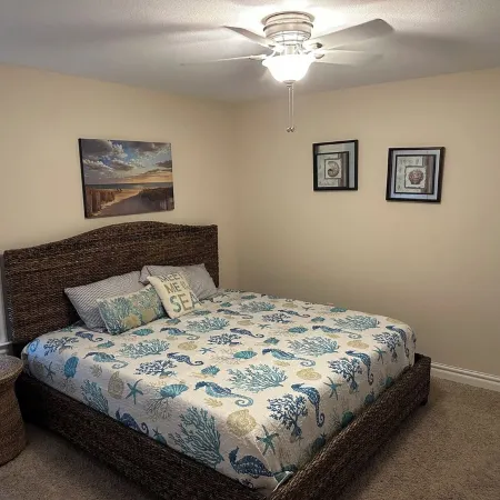Soundside Oasis: Short Walk to Sound + Linens & Cleaning Included – Sleeps 8