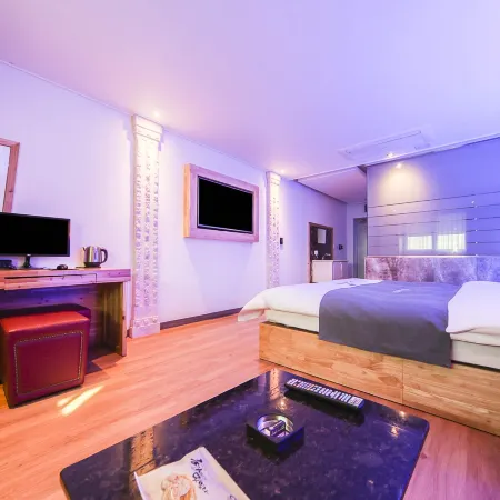 Namyangju Drive In Tiamo Hotel Отели рядом с достопримечательностью «Гробница Сарын»