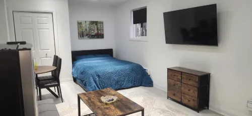 Cozy Studio Retreat in Scenic Georgina, Canada