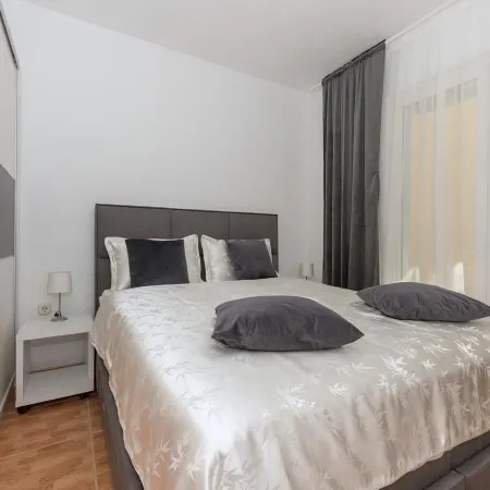 Apartments Ivi