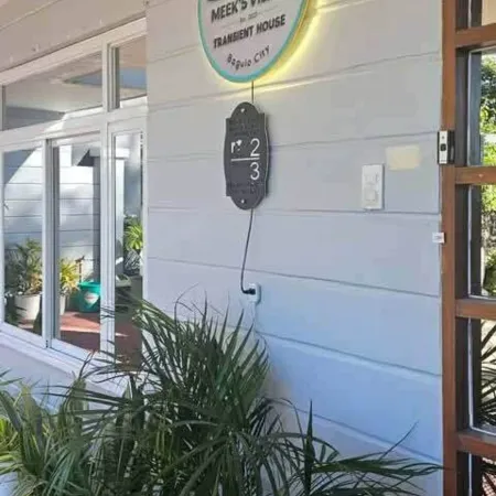 MEEK'S VILLAS TRANSIENT HOUSE