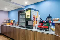 Days Inn & Suites by Wyndham DeSoto - breakfast