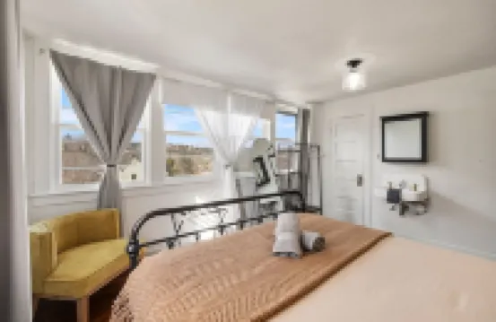 LuxHistoric Retreat, Whiskey Room, Mins to DT