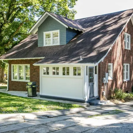 Roomy 5Br Bungalow with Backyard, Walk to Downtown