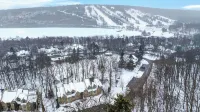 Crestline Retreat by Avantstay Luxury Mountain Condo Hot Tub + Game Room Steps to Big Boulder - Wifi
