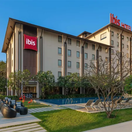 Ibis Bangkok Riverside Отели рядом с достопримечательностью «Христианская школа Эссампшн»