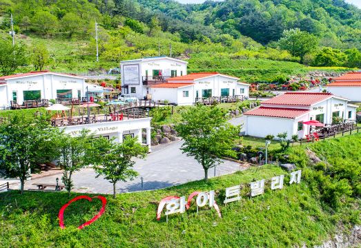 강변 펜션 전경