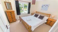Cloudbreak | Hot Tub* | Log Burner, Dogs Welcome Hotel di 