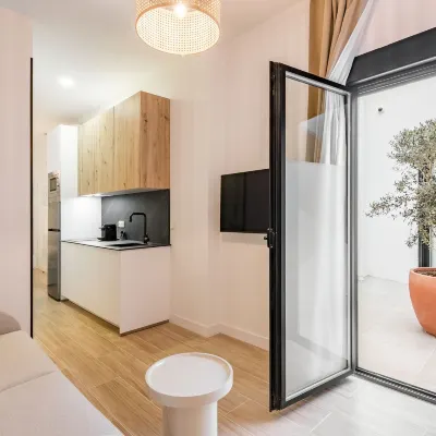 The Madrid Studios by Charming Отели рядом с достопримечательностью «Станция Santa Eugenia »