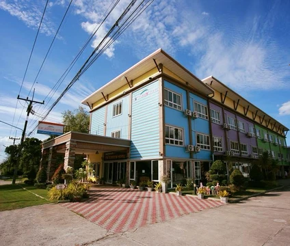 รูปภาพของT.W.Seaview Hotel ท่าศาลา