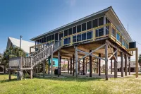 Waterfront Dauphin Island Home w/ Deck & Boat Dock - شاطئ