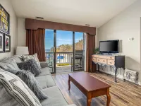 The Shores Lake Views Condo Unit 5577 Hotels in Acme Township